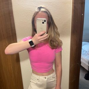 Aritzia TNA cropped tee shirt